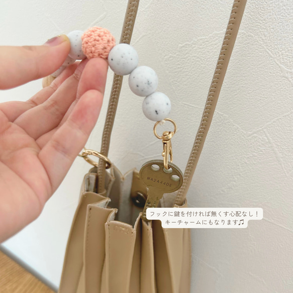 バッグチャーム　選べるカラー　キーホルダー　ウッドビーズ　ママ向け　キーチャーム　大人可愛い　ストラップ　お洒落 8枚目の画像