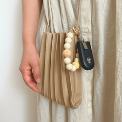 バッグチャーム　選べるカラー　キーホルダー　ウッドビーズ　ママ向け　キーチャーム　大人可愛い　ストラップ　お洒落 12枚目の画像