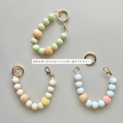 バッグチャーム　選べるカラー　キーホルダー　ウッドビーズ　ママ向け　キーチャーム　大人可愛い　ストラップ　お洒落 5枚目の画像