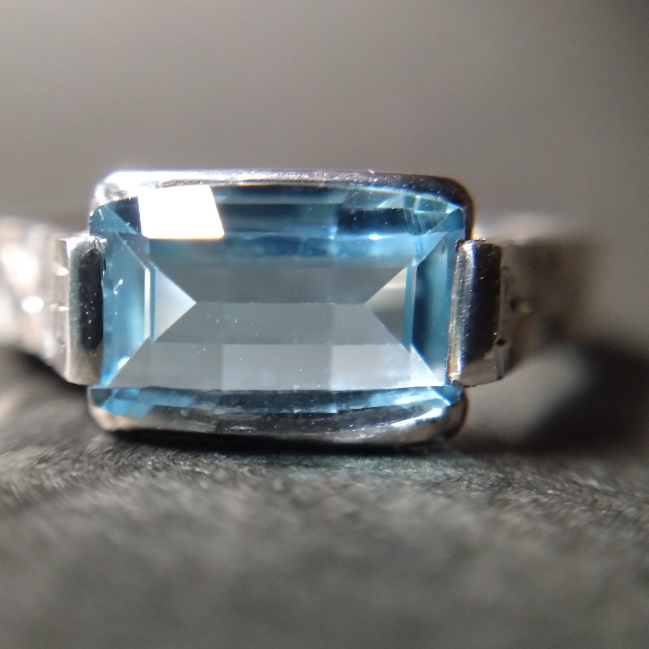 14K スイスブルートパーズとタンザナイトのフラワーリング 眠ら 