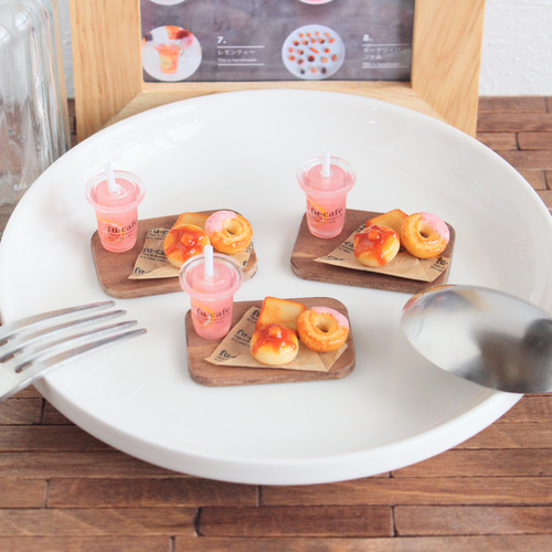 ピングレジュースとパンケーキとドーナツと食パンの置き物 その他置物 