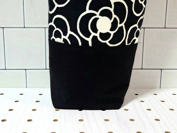 ハンドメイド　持ち手つき水筒入れカバー　ペットボトルカバー　カメリア柄　マグボトル入れカバー　ペットボトルホルダー 人気・おすすめ｜使いやすい・旅行におすすめ 品質保証 全国発送 日本国内発送・最短翌日お届け