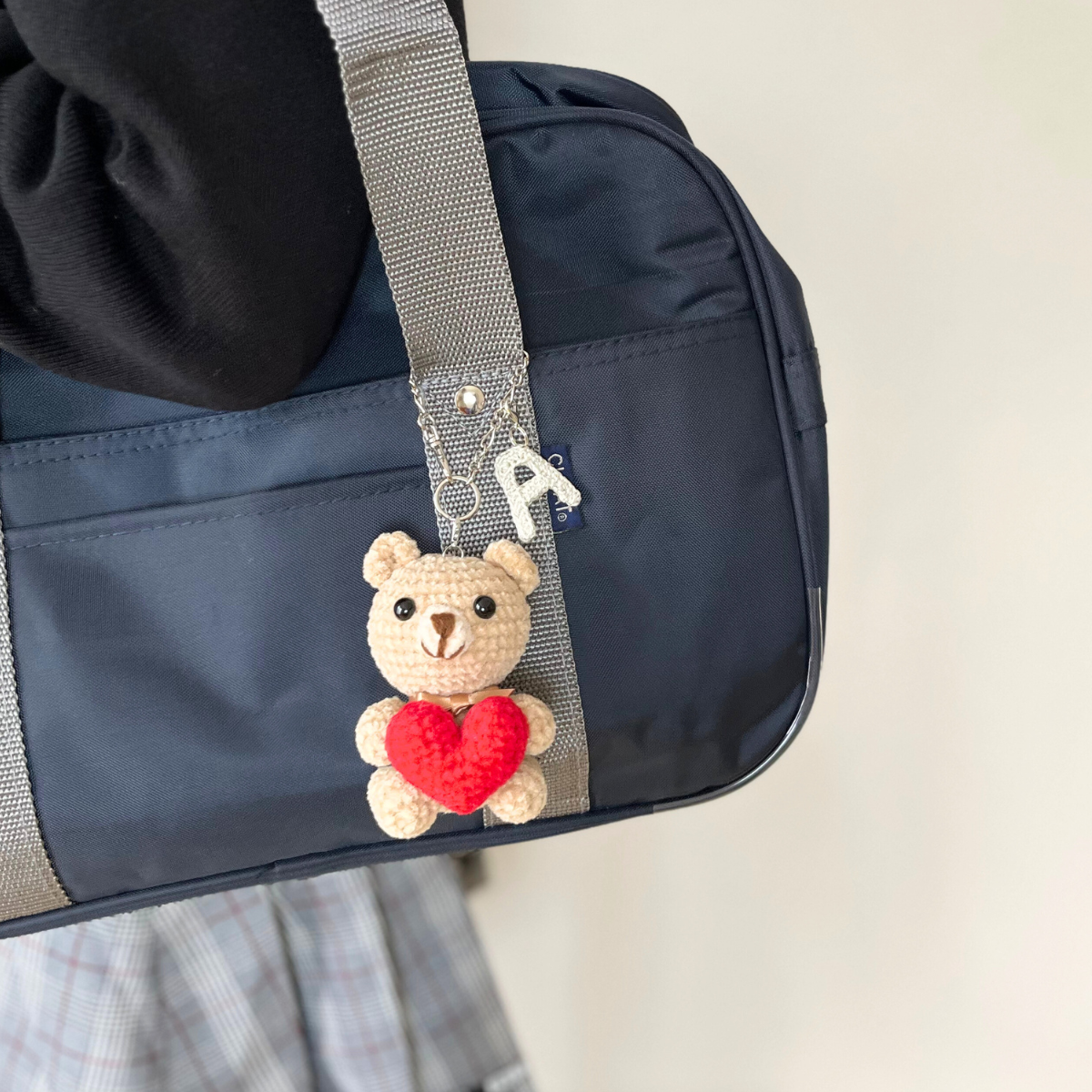 バッグチャーム 部活キーホルダー おしゃれ かわいい くま アルファベット イニシャル 大きめ ドール リボン お揃い