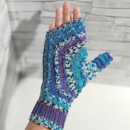 ハンドウォーマー opal毛糸 リストウォーマー 編み物 手編み