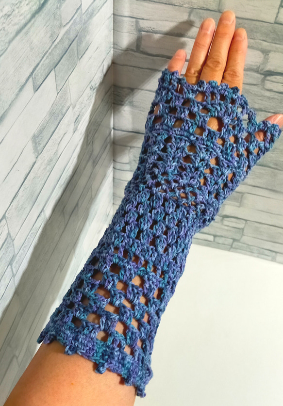 アームカバー リストカバー レース シルク混 マーブル水色 かぎ編み