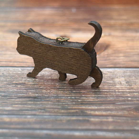 【受注制作】 オリジナル天然木キーホルダー アンティーク調 歩く子猫A 4枚目の画像