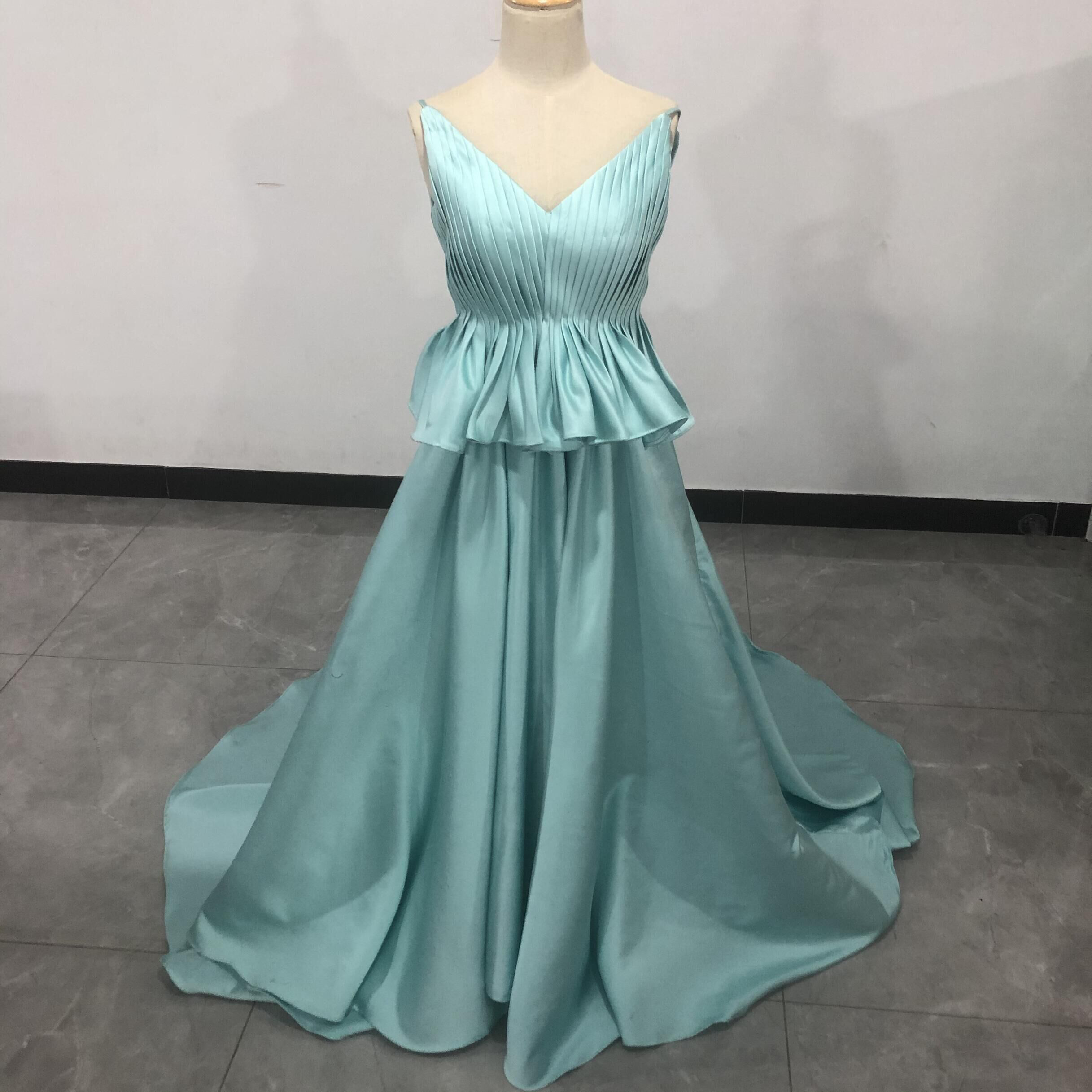 高品質！ パーティードレス 薄青 Vネック 背中見せ 人気上昇 拳式