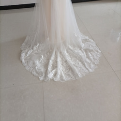 優雅なシルエット ウェディングドレス ローズピンク 花柄のモチーフ刺繍が美しく 花嫁/結婚式 13枚目の画像