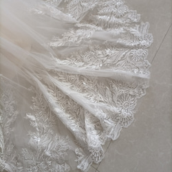 優雅なシルエット ウェディングドレス ローズピンク 花柄のモチーフ刺繍が美しく 花嫁/結婚式 17枚目の画像