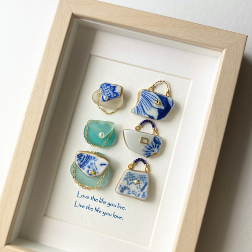 紺地に白い花のシー陶器のバッグ・シーグラスアート 置物 壁飾り