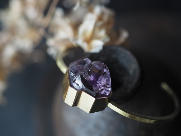 goethite in amethyst brass bangle (suiun) 5枚目の画像