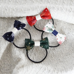 リボンヘアゴム♡アシンメトリー♡花柄ブルー×オフホワイト♡ハンドメイド