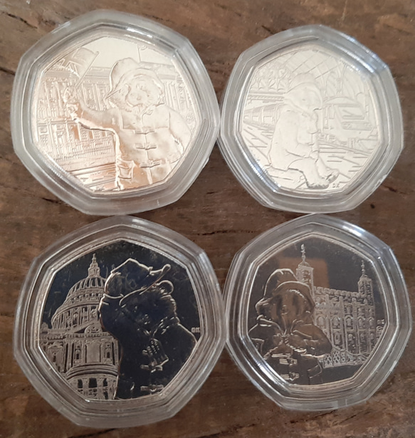 イギリス 英国 コイン 4種類セット くま の パディントンデザイン Paddington Bear カプセル付き 1枚目の画像