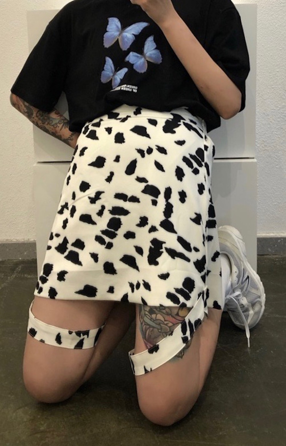 Dalmatian Leg Strap Mini-Skirt ミニスカート ホワイト 白 ガーリー 1枚目の画像