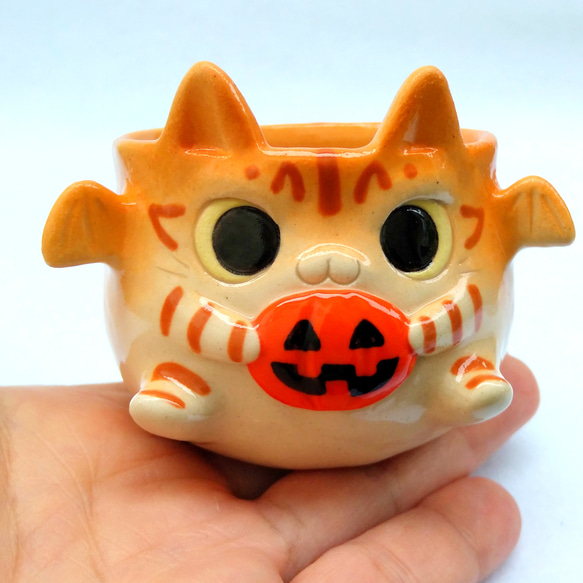 ハロウィンこうもりトラ猫デミタスカップ８０ｍｌ　にゃんこ陶器　受注制作 5枚目の画像