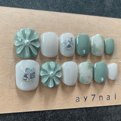 ぷっくりフラワーネイル カーキ ニュアンスネイル 秋冬ネイル ベリー  