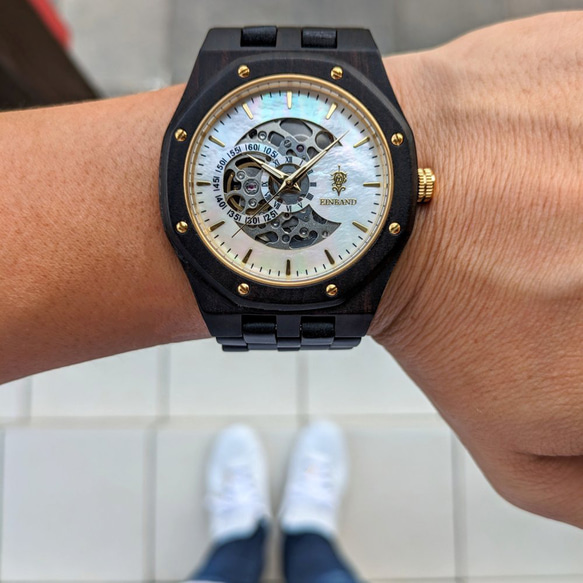 【木製腕時計】EINBAND Meteor 自動巻き木製腕時計 エボニーウッド マザーオブパール文字盤 46mm 6枚目の画像