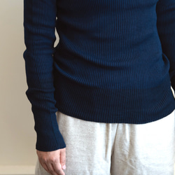 【藍染め】Organic Cotton無縫製バイカラーリブタートルセーター 3枚目の画像
