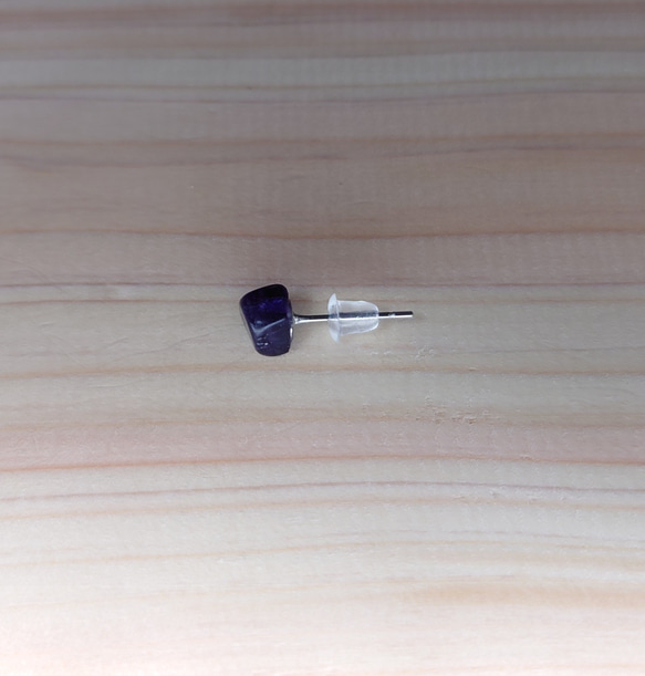 単品 フローライト (濃紫) ピアス サージカル仕様 キャッチはシリコン [48] FL_48 5枚目の画像