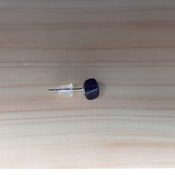 単品 フローライト (濃紫) ピアス サージカル仕様 キャッチはシリコン [48] FL_48 3枚目の画像