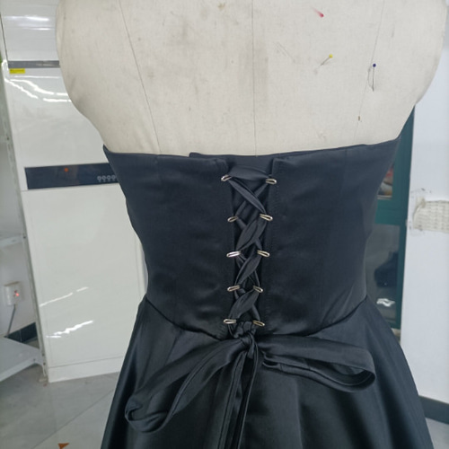 高品質！黒 パーティードレス 上質光沢サテン ベアトップ 取り外し袖 2  