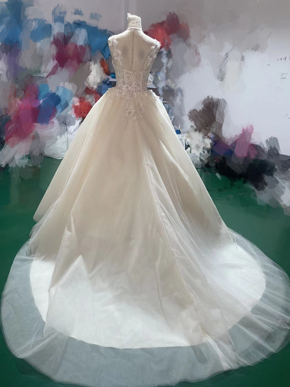奢華！婚紗，優雅花朵蕾絲，閃閃發光的手工串珠，透明袖子，新娘/婚禮/招待會 第2張的照片