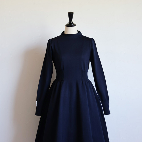 美シルエットが叶う◎】ホールガーメント 袖口パール付き ボトルネック