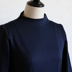 [塑造美麗輪廓◎] WHOLEGARMENT 珍珠袖口瓶頸洋裝 [海軍藍] 第8張的照片