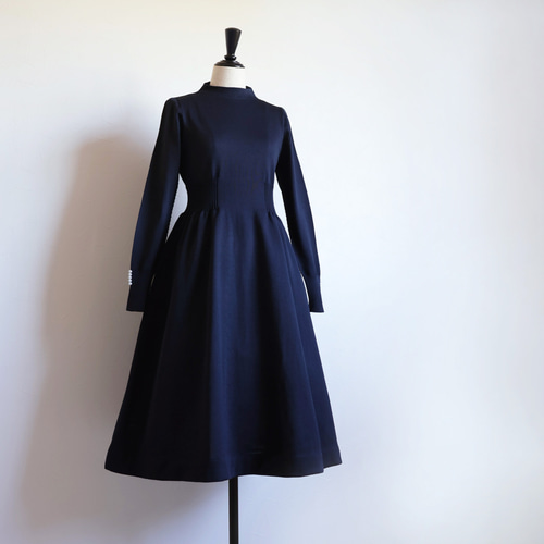 美シルエットが叶う◎】ホールガーメント 袖口パール付き ボトルネック