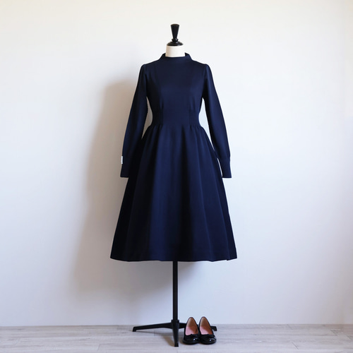 美シルエットが叶う◎】ホールガーメント 袖口パール付き ボトルネック