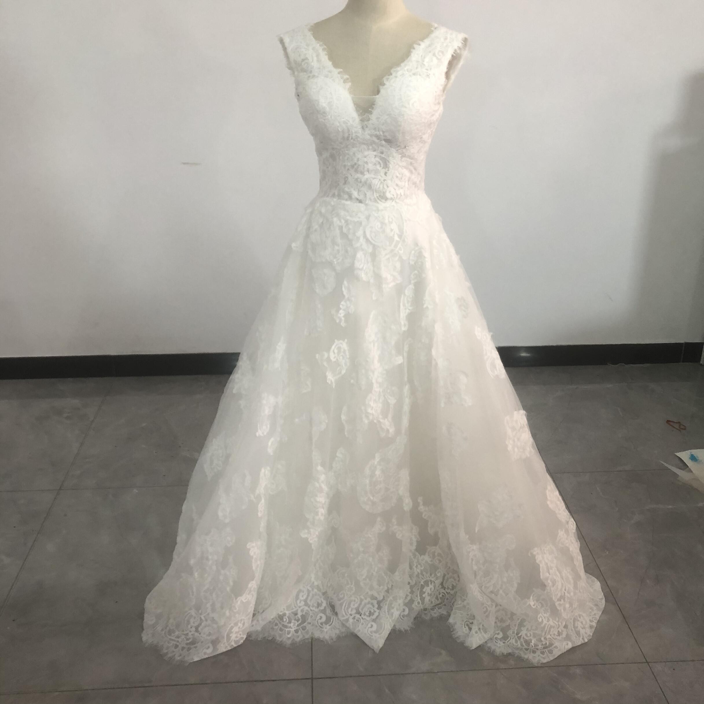 高品質！ウエディングドレス Vネック 咲き誇る透け花レース リボントレーン 花嫁/結婚式/ブライズメイド 22,306円