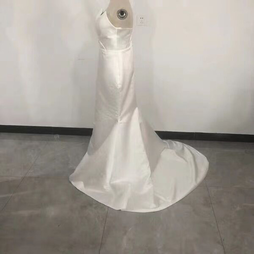 優雅 オフホワイト パーティードレス 光沢サテン ソフトマーメイド  