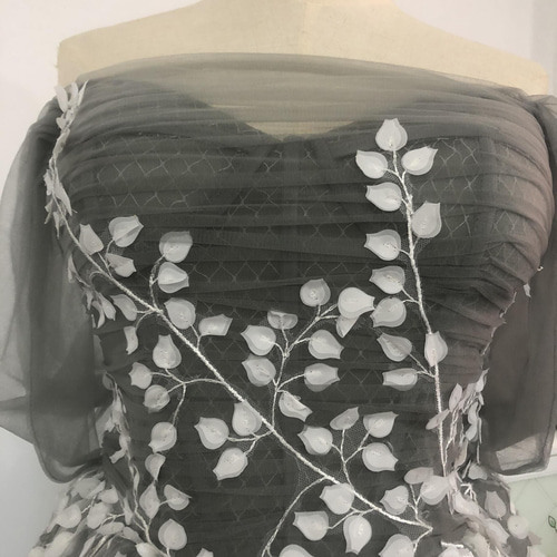 可愛い グレー カラードレス 繊細レース ソフトチュール ベアトップ  