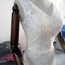 優雅灰白色婚紗奢華全蕾絲 V 領絲帶拖尾新娘/婚禮/招待會 第6張的照片