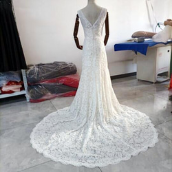 優雅灰白色婚紗奢華全蕾絲 V 領絲帶拖尾新娘/婚禮/招待會 第2張的照片
