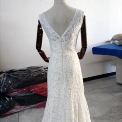 優雅灰白色婚紗奢華全蕾絲 V 領絲帶拖尾新娘/婚禮/招待會 第7張的照片