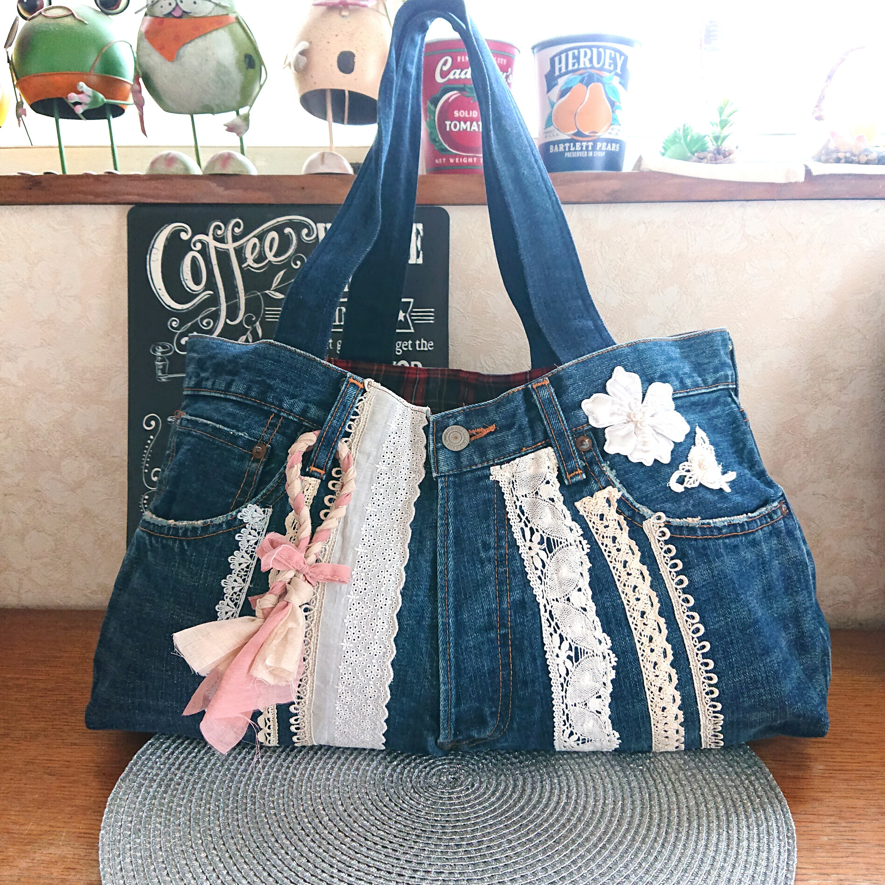 571あんず　大きめデニムリメイクバック　ハンドメイド 571あんず　大きめデニムリメイクバック　ハンドメイド