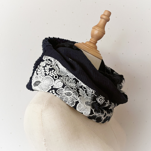 ミナペルホネン　ネイビーブラック系パッチ　ボリュームスヌード　シルキーボア使用 ミナペルホネン ネイビーブラック系パッチ ボリュームスヌード