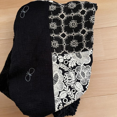 ミナペルホネン　ネイビーブラック系パッチ　ボリュームスヌード　シルキーボア使用 ミナペルホネン ネイビーブラック系パッチ ボリュームスヌード