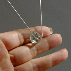 27【天然石】グリーンアメジスト 14kgf  肌にやさしい絹糸のネックレス 4枚目の画像