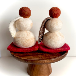 2026年（令和八年）干支置き物 椿を乗せた午（馬）ブラウン 羊毛