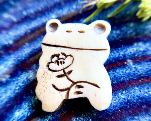 創作工房　KENZO silver 黒真珠ブローチ　カエル　 花モチーフ13mm 創作工房 KENZO silver 黒真珠ブローチ カエル 花モチーフ13mm