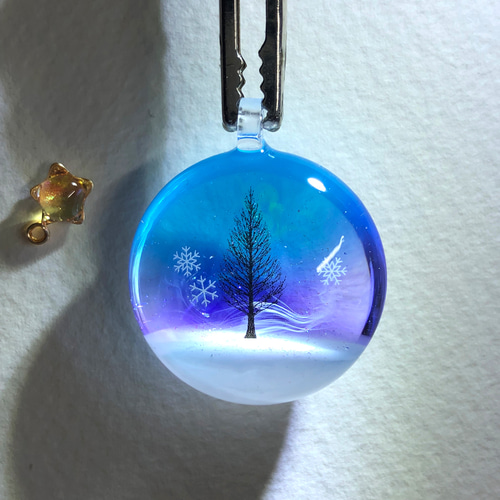 受注製作】11/20〜12/10限定。情景レジン-雪地の杉木 (ぷっくり