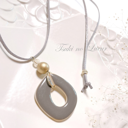 リバーシブル大振りサークルネックレス グレー&ベージュマーブル模様  