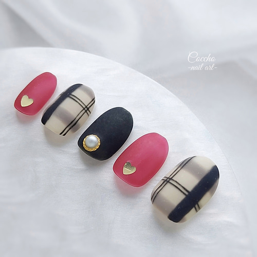 No.187 ルージュレッドとラブリーチェックネイル / ジェルネイル  