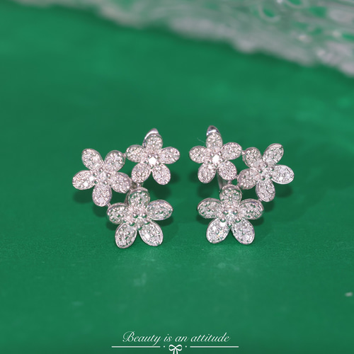 K18 花モチーフ 天然ダイヤモンドピアス 0.6ct ピアス（その他 ...