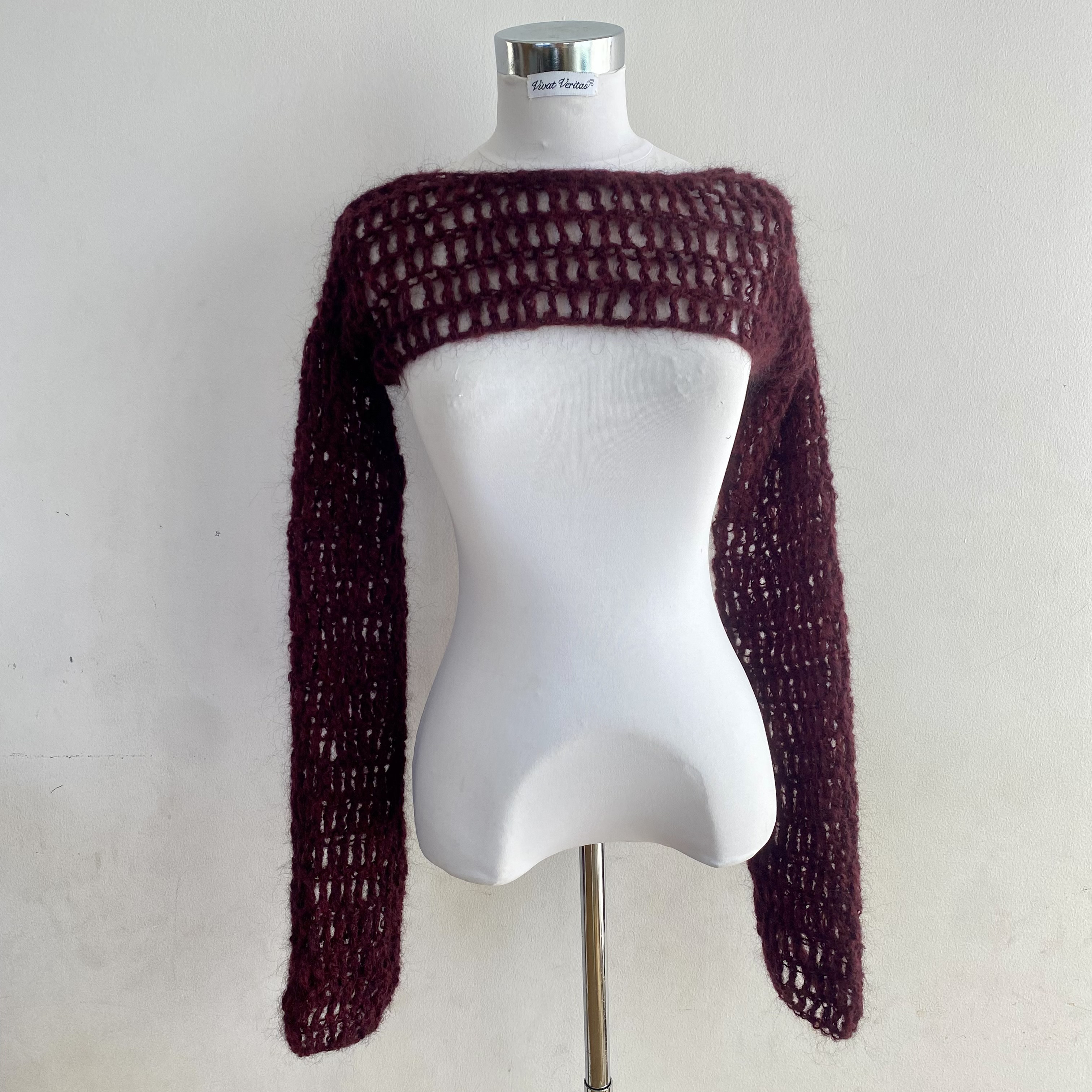 手編みシアーモヘアニット　短丈　長め袖　ブドウ色ローゲージ