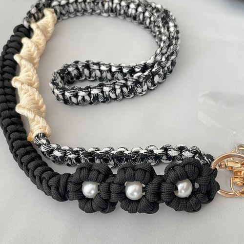 【ハンドメイド】パラコード・スマホ用お花柄ショルダーストラップ ツツジ】パラコード スマホショルダー ストラップ ハンドメイド