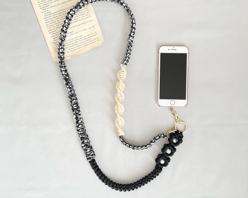 パラコードで作るお花のスマホショルダーストラップ(ブラック×ブラック