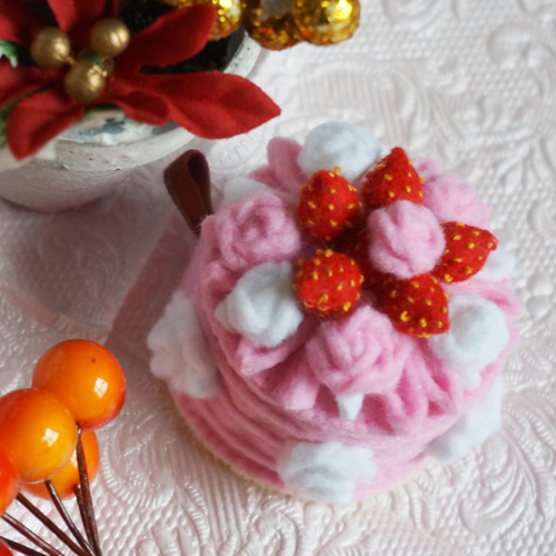 薔薇・いちごケーキ☆フェルト・スイーツ☆バッグチャーム☆なたーしゃ